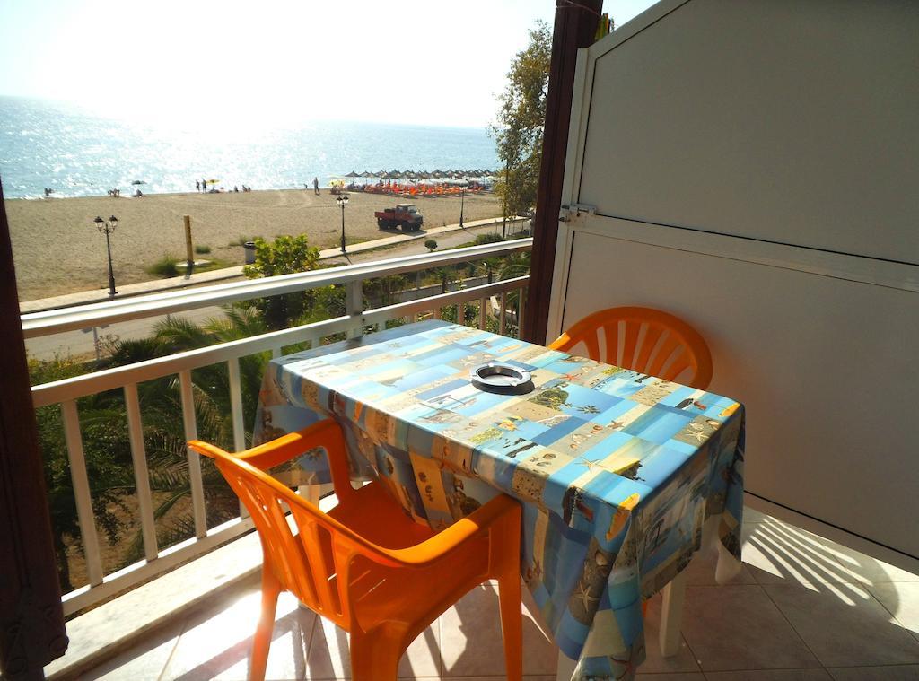 Apartments Ziogas Paralía Skotínis 外观 照片