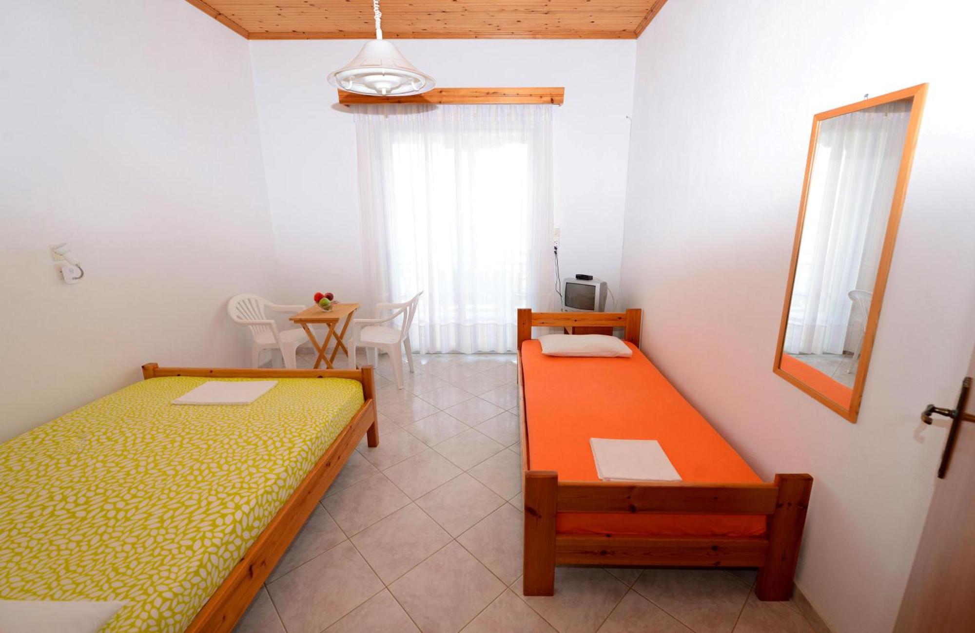 Apartments Ziogas Paralía Skotínis 外观 照片