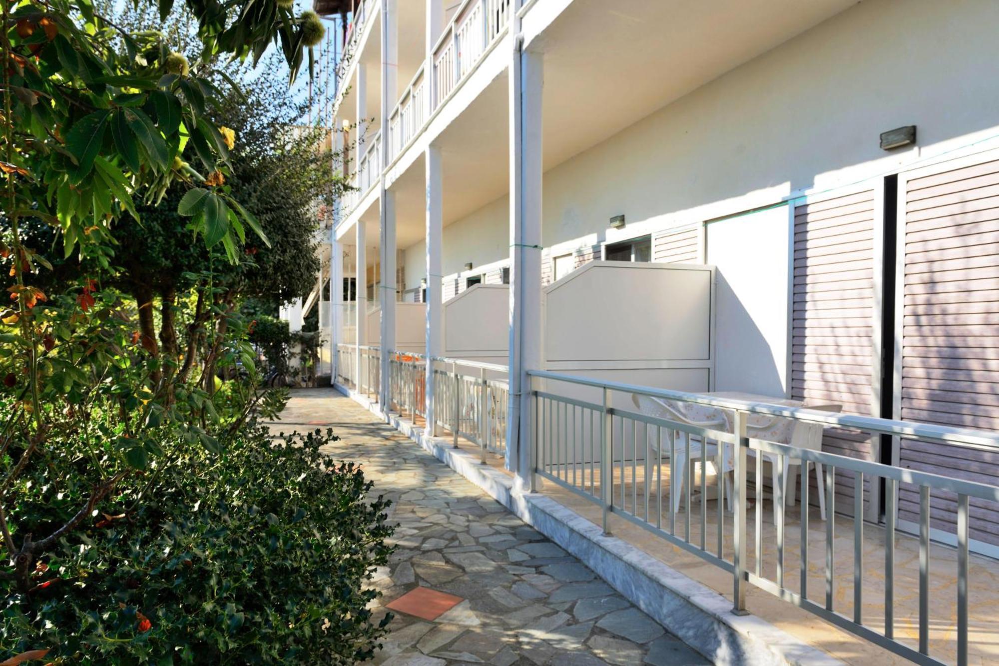 Apartments Ziogas Paralía Skotínis 外观 照片
