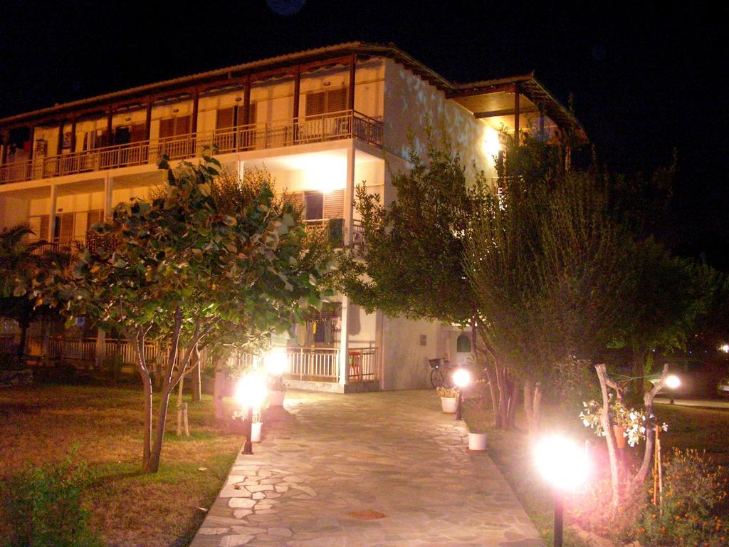 Apartments Ziogas Paralía Skotínis 外观 照片