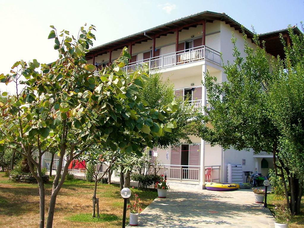 Apartments Ziogas Paralía Skotínis 外观 照片